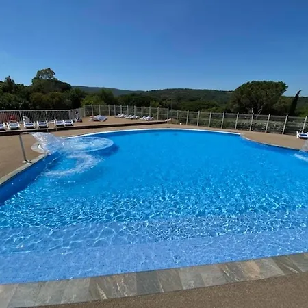 3 Bedroom Mobile Sleeps 6 - Pools - Garden Gassin