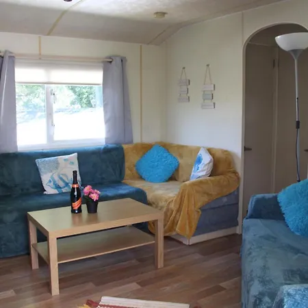 3 Bedroom Mobile Sleeps 6 - Pools - Garden * Gassin