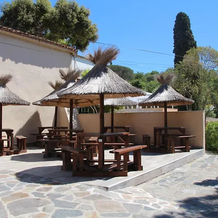 3 Bedroom Mobile Sleeps 6 - Pools - Garden *